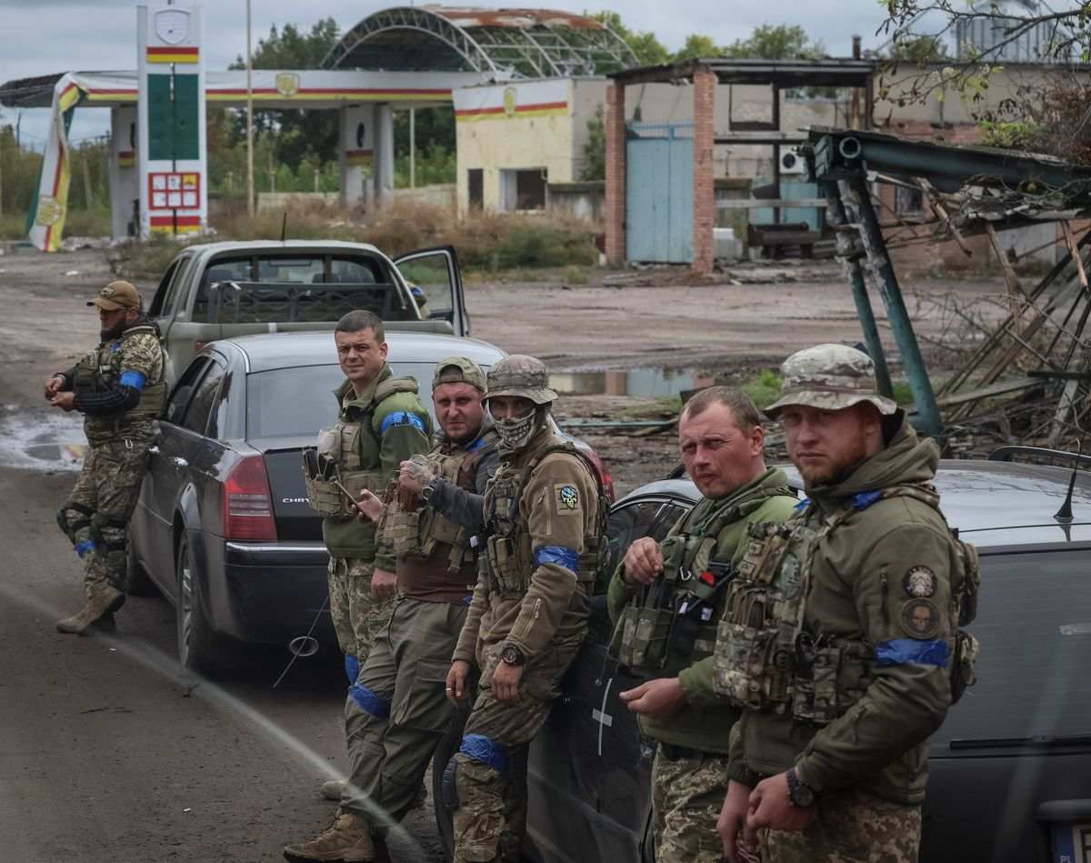 Ukraine tuyên bố giành lại 8.000km2 đất, ông Biden nói “đường còn dài”