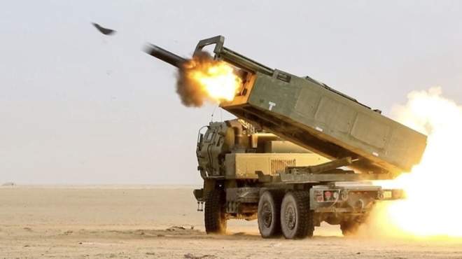 Dấu hiệu lạ từ video quân đội Ukraine phóng loạt đạn tên lửa HIMARS