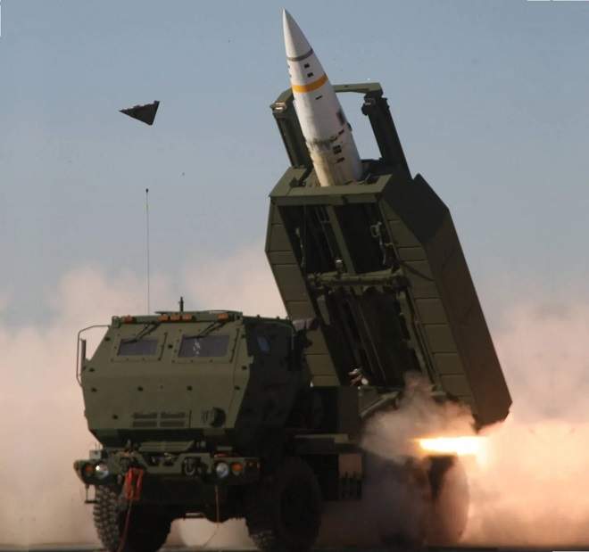 Ukraine tiết lộ khả năng Mỹ cung cấp tên lửa đạn đạo cho hệ thống HIMARS