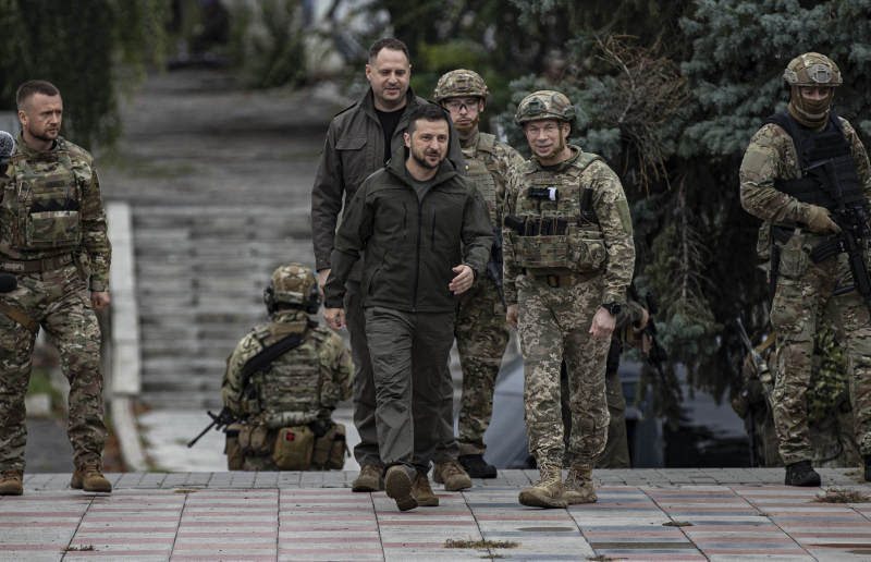 Tổng thống Ukraine Zelensky gặp tai nạn giao thông