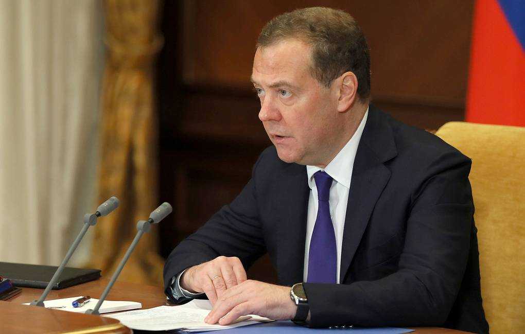 Ông Medvedev nói về cách Nga có thể đáp trả vụ đánh bom xe cầu Crimea