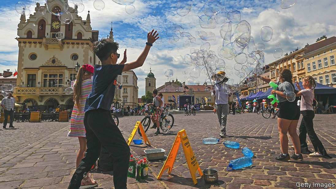 Thành phố Ba Lan giáp Ukraine nhộn nhịp khác thường