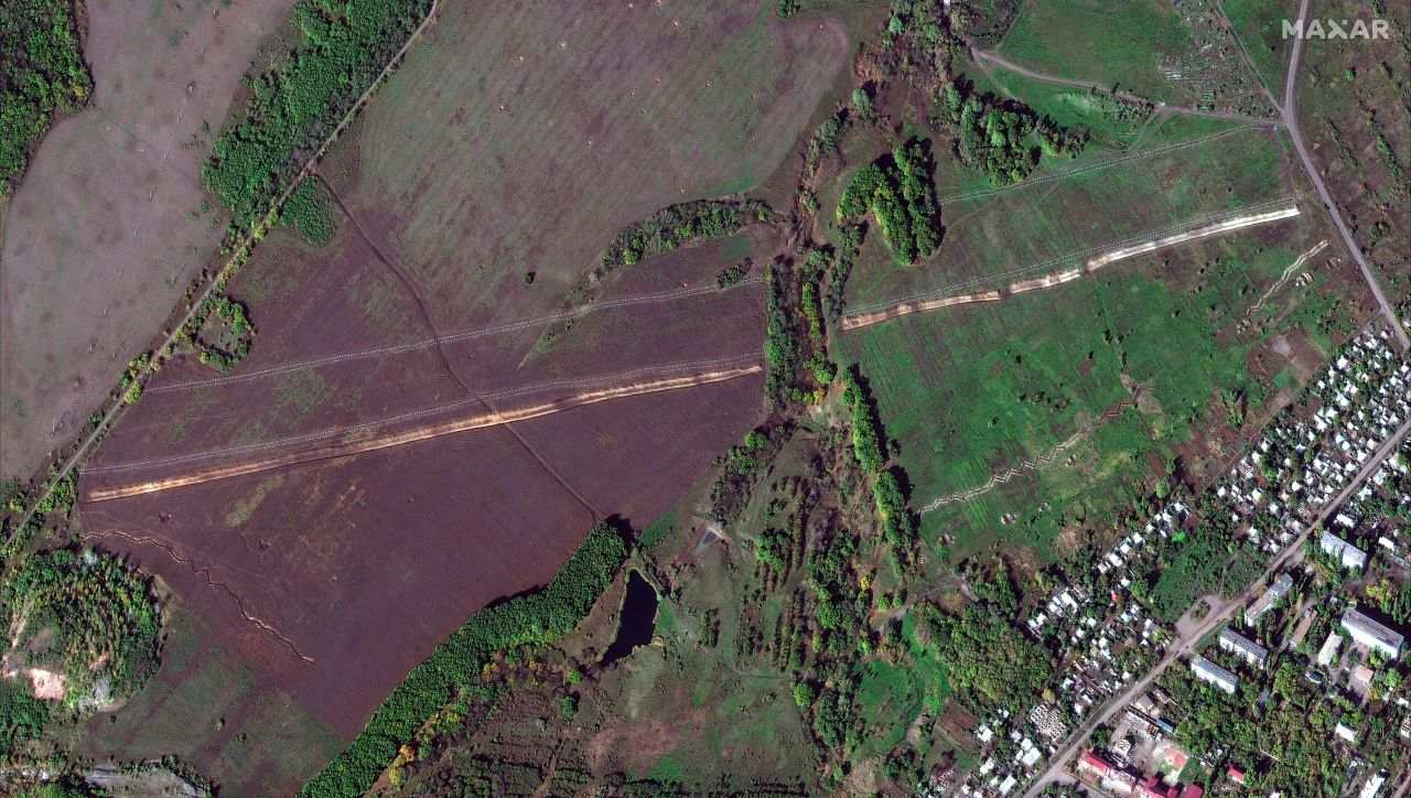 Ảnh vệ tinh hé lộ công sự chống tăng kim tự tháp dài 2km của Nga ở Ukraine