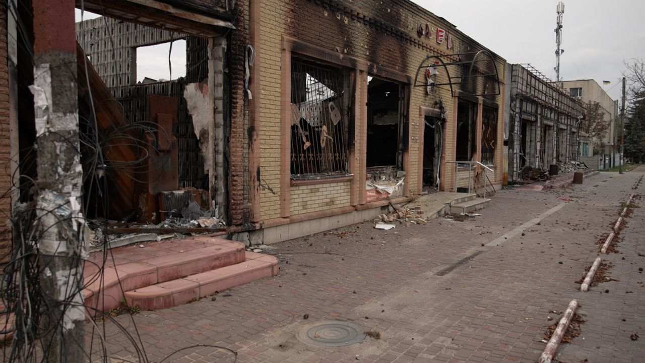 Điều phóng viên CNN ghi nhận ở Lyman sau khi Ukraine tái kiểm soát