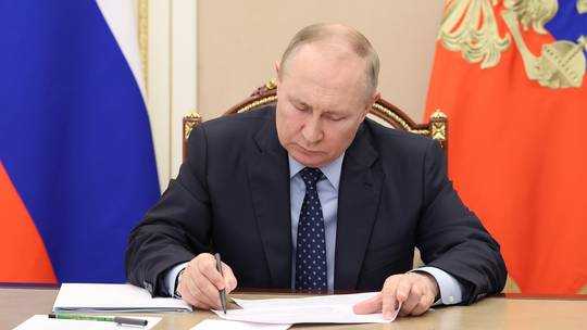 Ông Putin ký luật chấp nhận 4 vùng mới sáp nhập