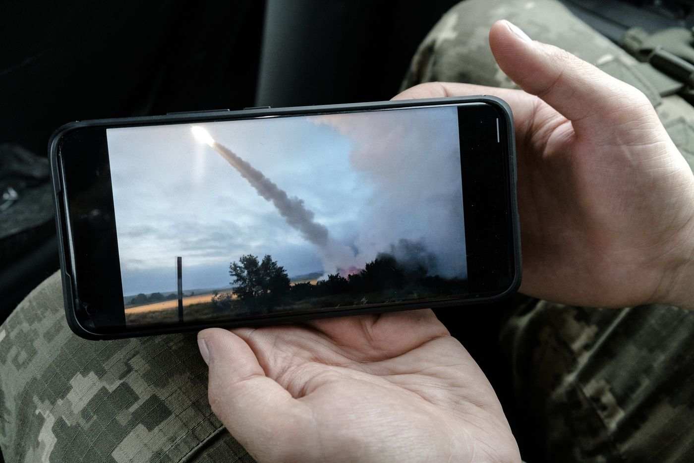 Tiết lộ cách Mỹ giám sát, hỗ trợ hệ thống HIMARS chiến đấu ở Ukraine