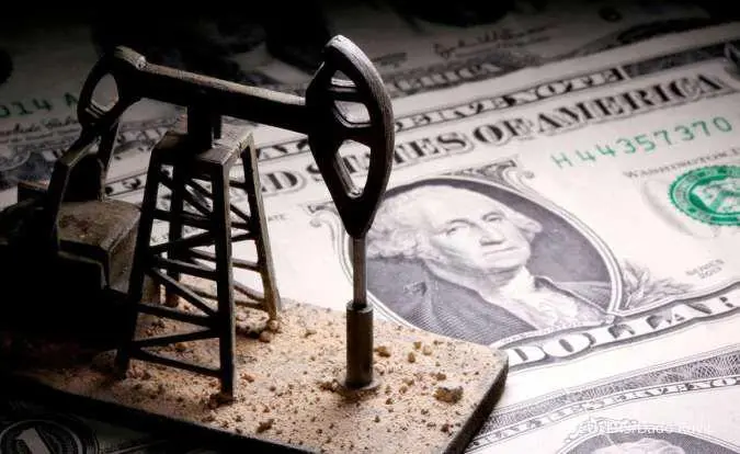 Minyak Menguat Ditopang Penurunan Angka Stok AS, Pelemahan Dollar dan Optimisme China