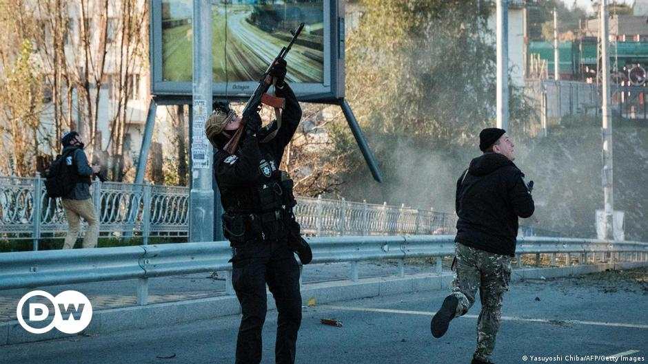 Hầm trú ẩn không kích ở Kiev: Không phải ai cũng được vào