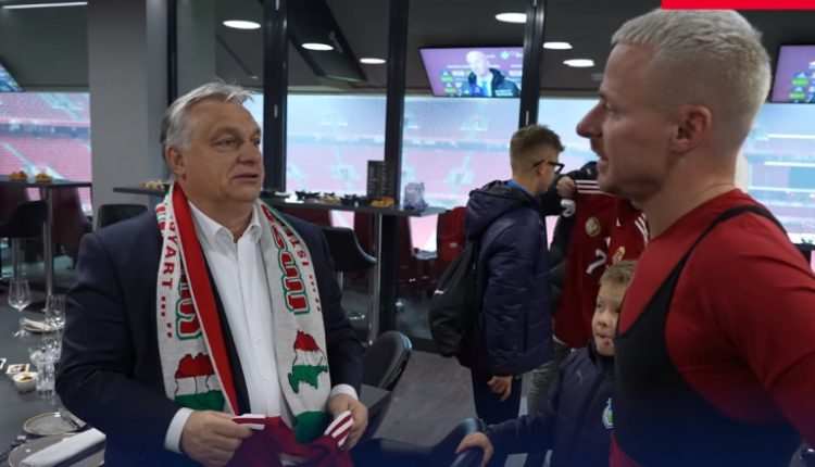 Ukraine triệu tập Đại sứ Hungary vì chiếc khăn quàng cổ của Thủ tướng Orban