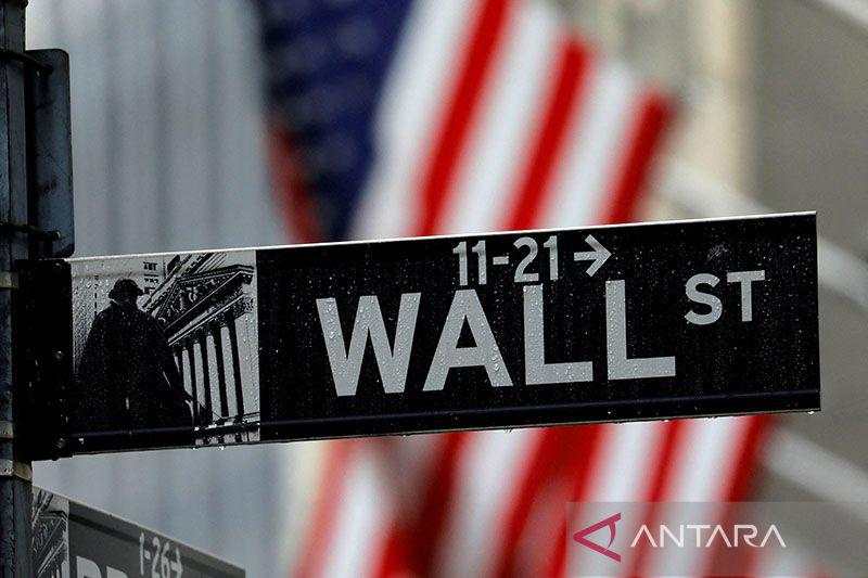 Wall Street ditutup turun tajam, terpukul kekhawatiran Apple dan China
