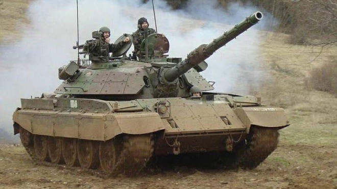 Quân đội Ukraine nhận hàng loạt tăng, thiết giáp tối tân trong thời gian ngắn