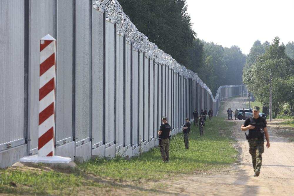 Bức màn thép gai mọc lên giữa xung đột Ukraine và nỗi buồn của châu Âu