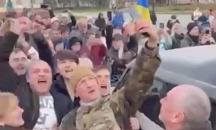 Tiến vào thành phố Kherson, lực lượng Ukraine thấy gì?