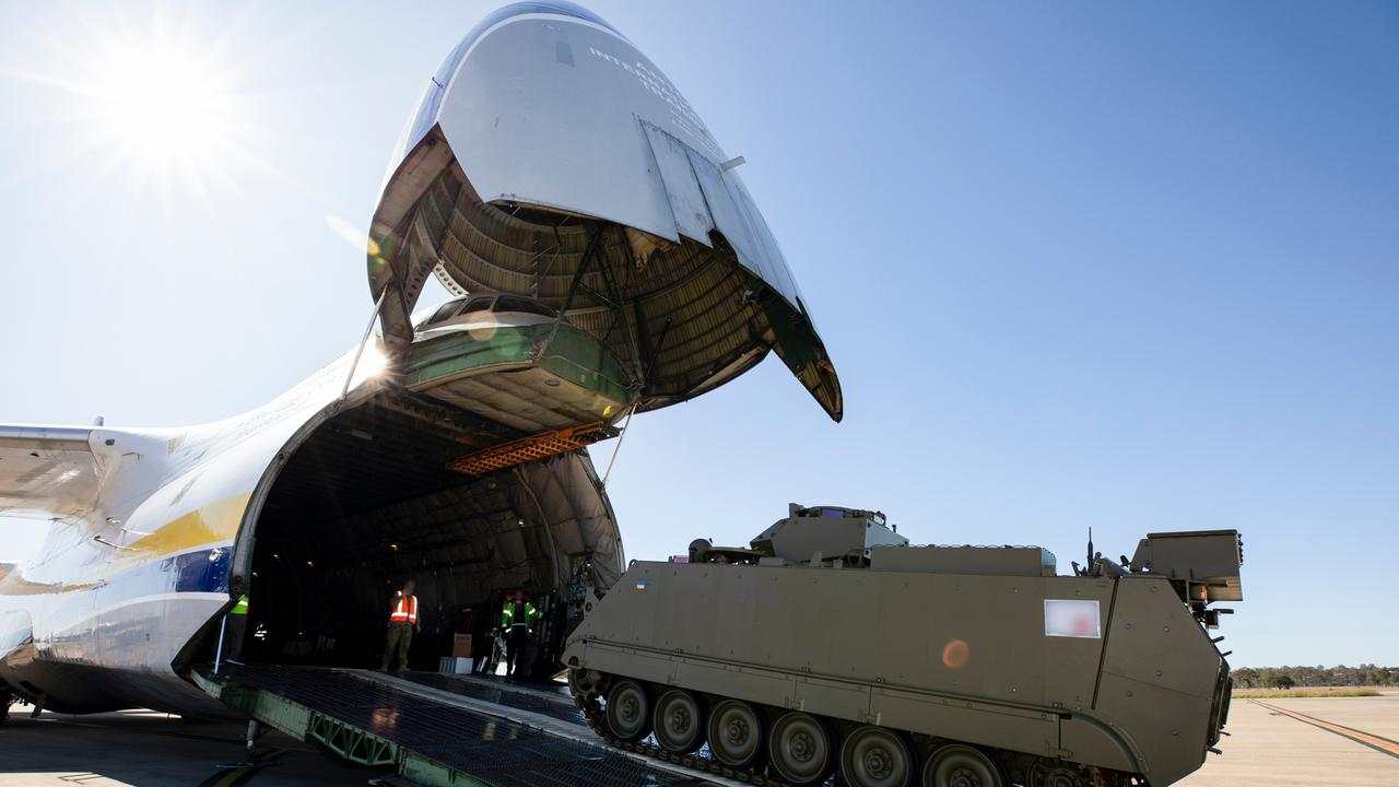 Quốc gia thành viên NATO lần đầu viện trợ quân sự cho Ukraine