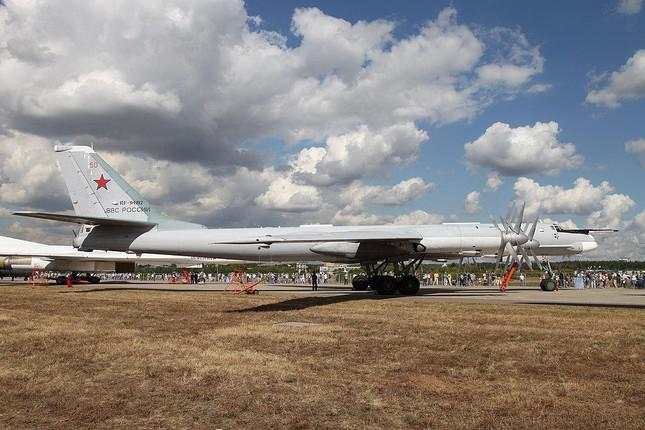 Gia tăng bất thường số lượng oanh tạc cơ Tu-95 và Tu-160 ở căn cứ không quân Engels