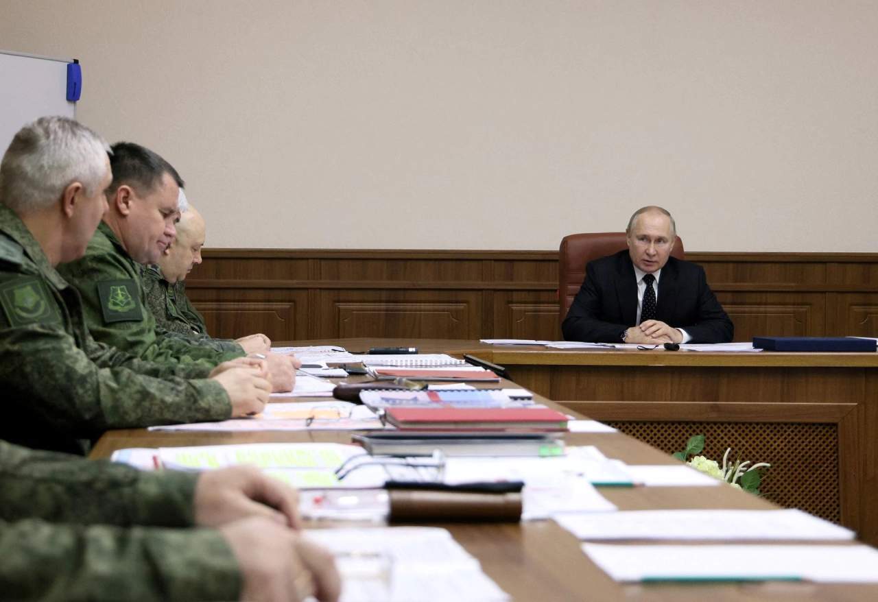 Ông Putin họp với các tướng lĩnh hàng đầu về chiến dịch ở Ukraine