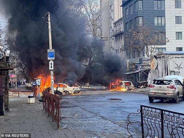 Ukraine: Nga pháo kích Kherson trước thềm Giáng sinh