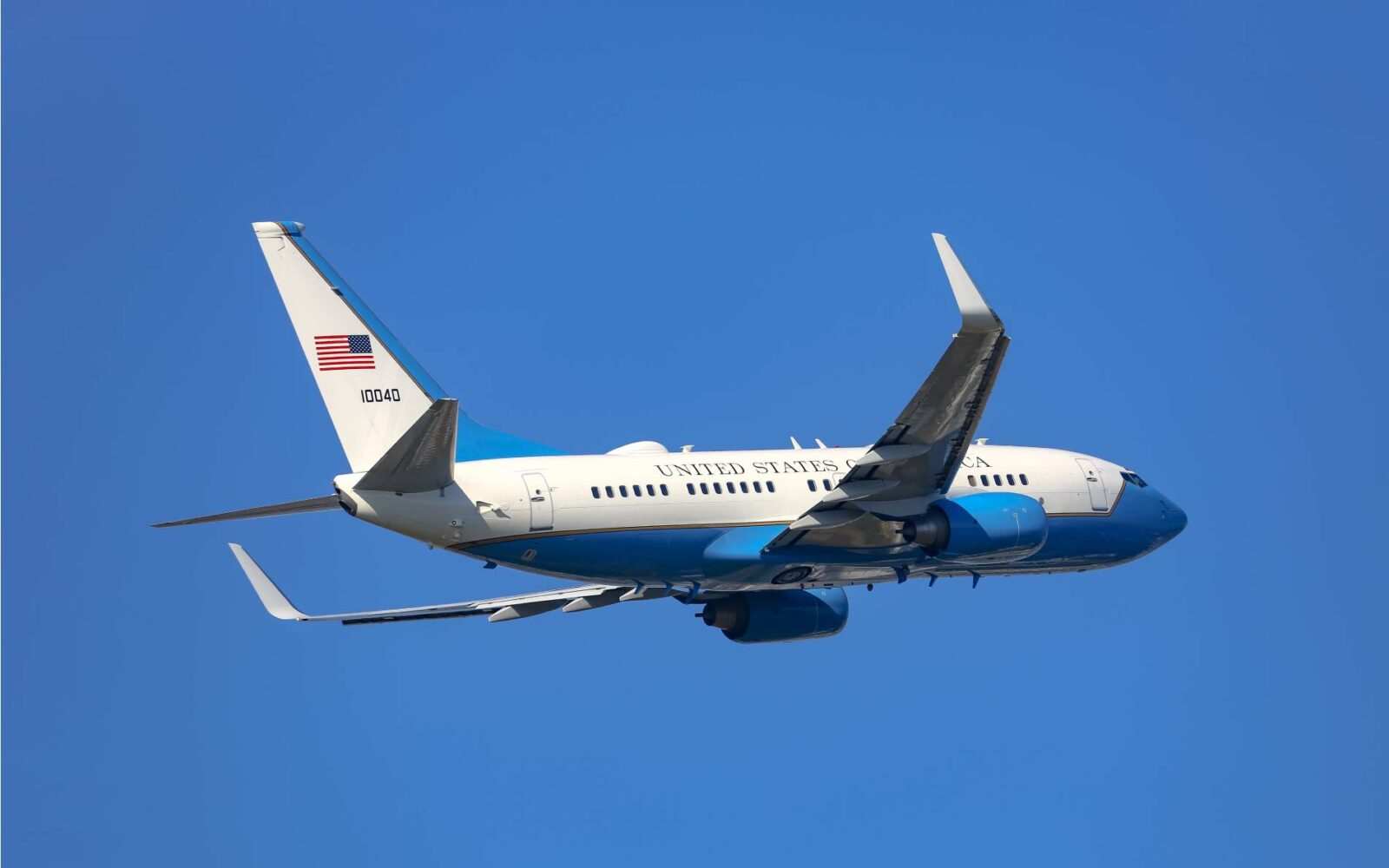 Hành trình tối mật 7.380km từ Ba Lan sang Mỹ của ông Zelensky diễn ra thế nào?