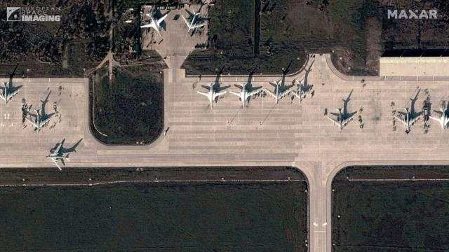 Gia tăng bất thường số lượng oanh tạc cơ Tu-95 và Tu-160 ở căn cứ không quân Engels