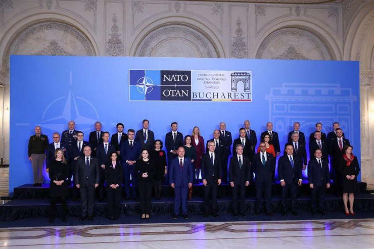 NATO cân nhắc gửi hệ thống phòng không Patriot cho Ukraine, ông Medvedev cảnh báo rắn