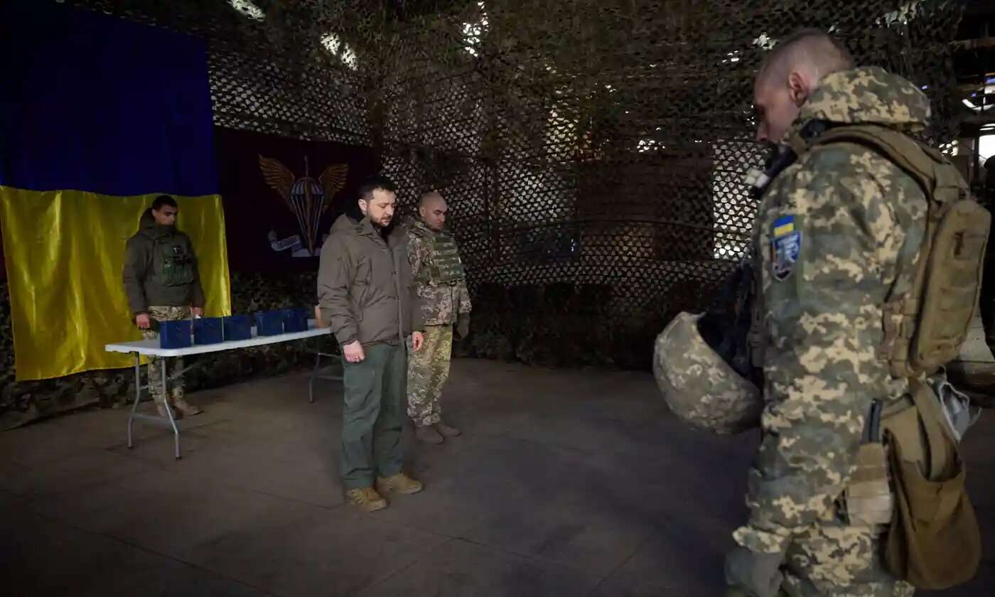 Ông Zelensky bí mật tới vùng giao tranh nóng nhất Ukraine