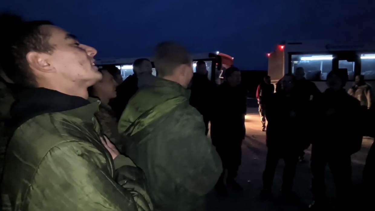 Nga và Ukraine trao đổi tù binh quy mô lớn