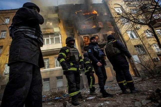 Pháo kích toàn bộ chiến tuyến miền Đông Ukraine, Nga thay đổi mục tiêu chiến tranh?