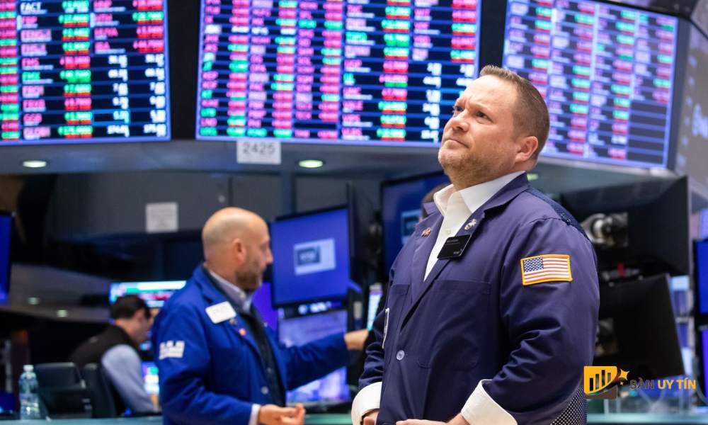 Nasdaq 100 chịu mức giảm lớn nhất trong một tháng