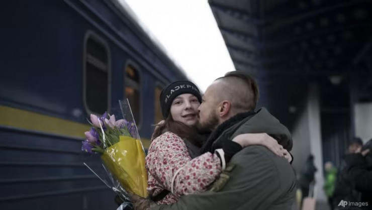 Giữa xung đột, nhiều gia đình Ukraine tìm cách đoàn tụ dịp năm mới