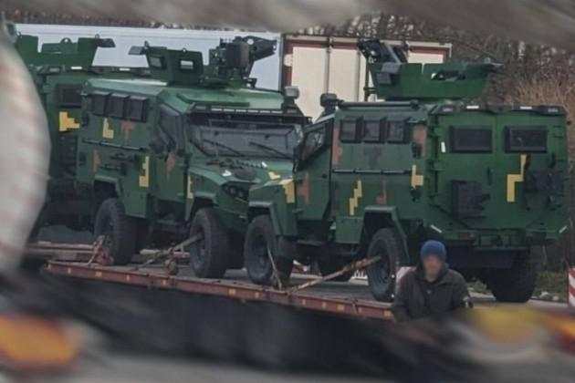 Rò rỉ hình ảnh quân đội Ukraine nhận lô khí tài ‘khủng’