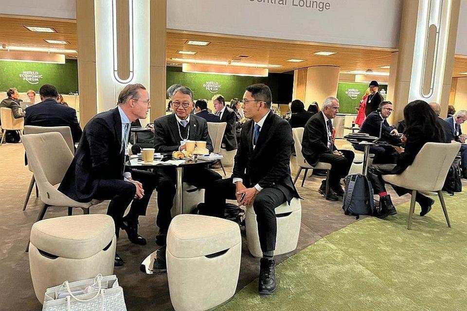 Menteri ESDM Berburu Investor di WEF untuk Proyek Transisi Energi RI
