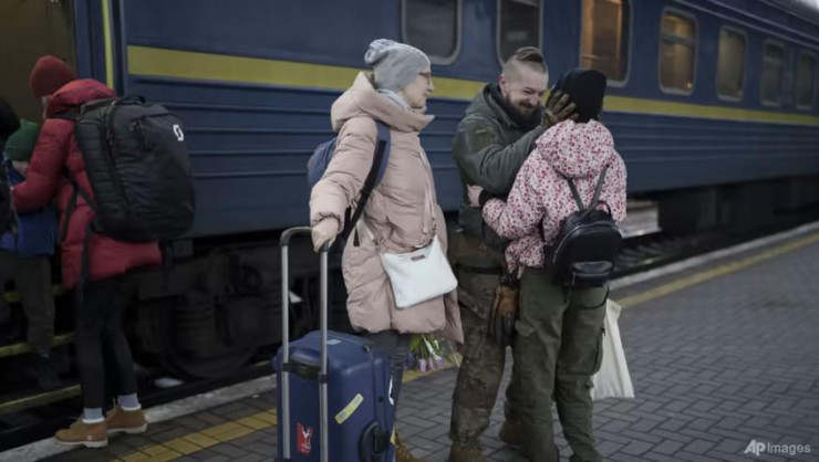 Giữa xung đột, nhiều gia đình Ukraine tìm cách đoàn tụ dịp năm mới