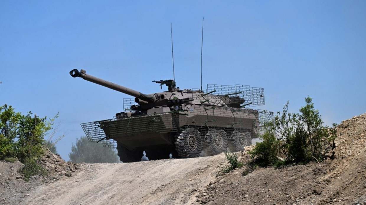 Quốc gia thành viên NATO đầu tiên tuyên bố gửi xe tăng cho Ukraine