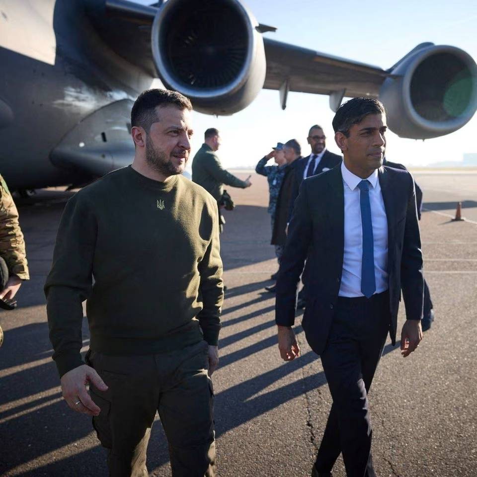 Bộ trưởng QP Đức trả lời câu hỏi về khả năng Ukraine tái kiểm soát Crimea và Donbass