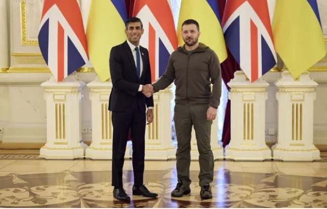 Tổng thống Ukraine Zelensky bất ngờ thăm Anh