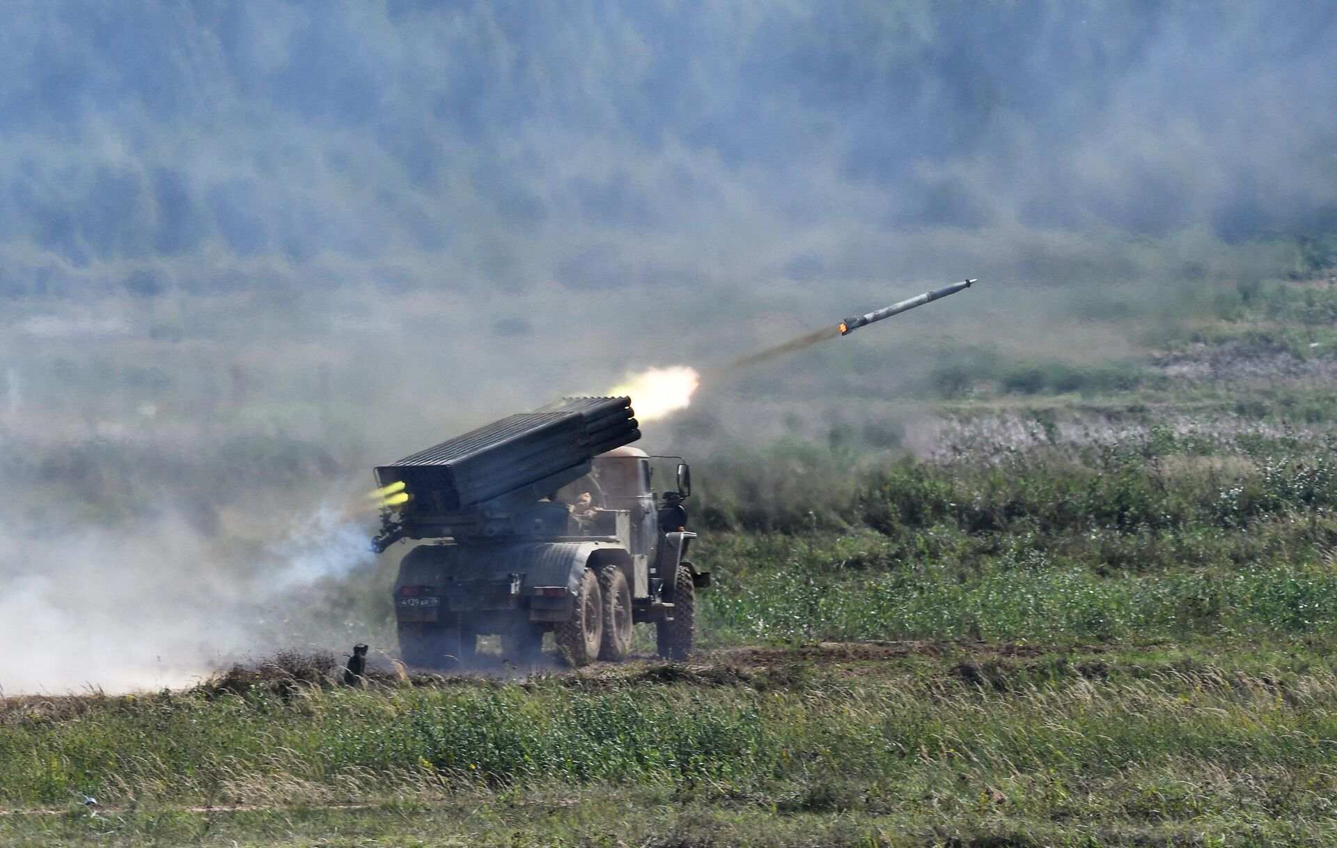 Uy lực pháo phản lực Tornado-G giúp Nga áp đảo hỏa lực Ukraine ở Donbass