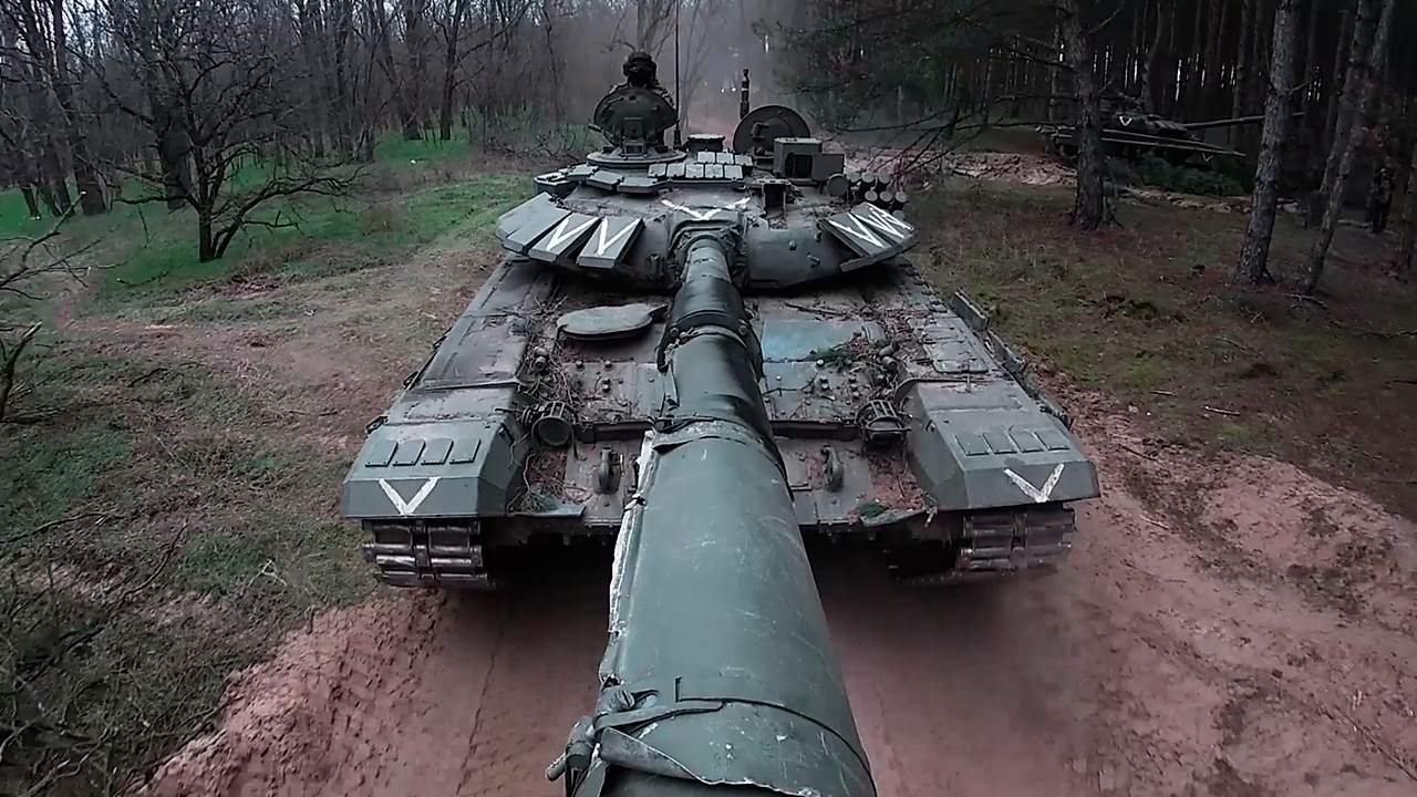 Kíp lái xe tăng T-72 Nga ở Ukraine tuyên bố sẵn sàng đối đầu xe tăng Leopard 2, Abrams