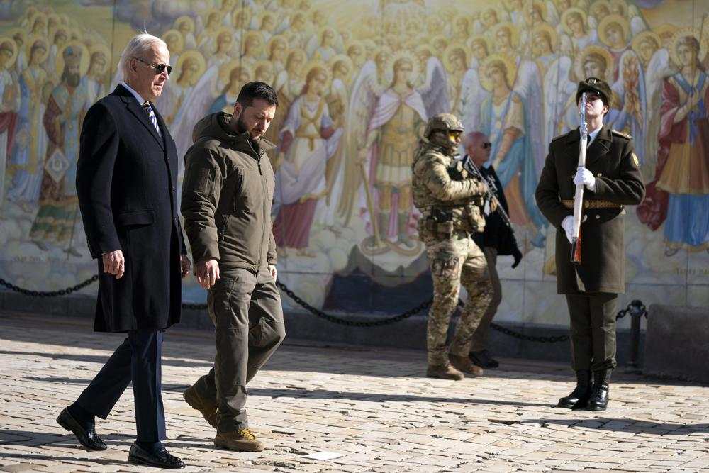 Phản ứng của đảng Cộng hòa và Dân chủ khi ông Biden tới Kiev