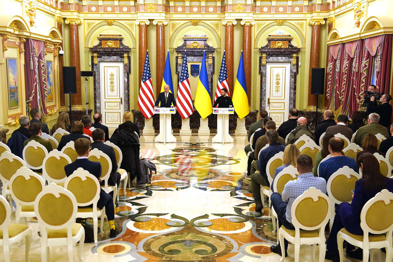Chùm ảnh: Ông Biden đến Kiev giữa còi báo động không kích