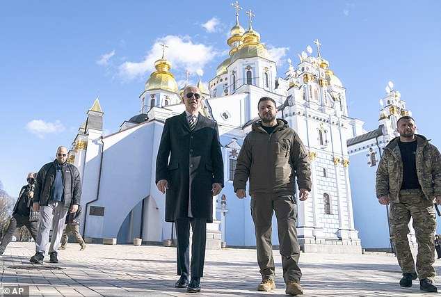 Ông Biden tới Kiev mà không có sự bảo vệ của quân đội Mỹ