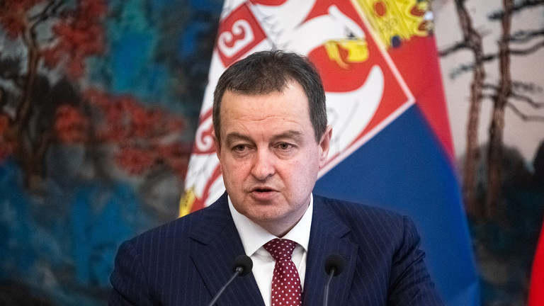 Serbia lên tiếng thông tin bí mật chuyển đạn rocket cho Ukraine