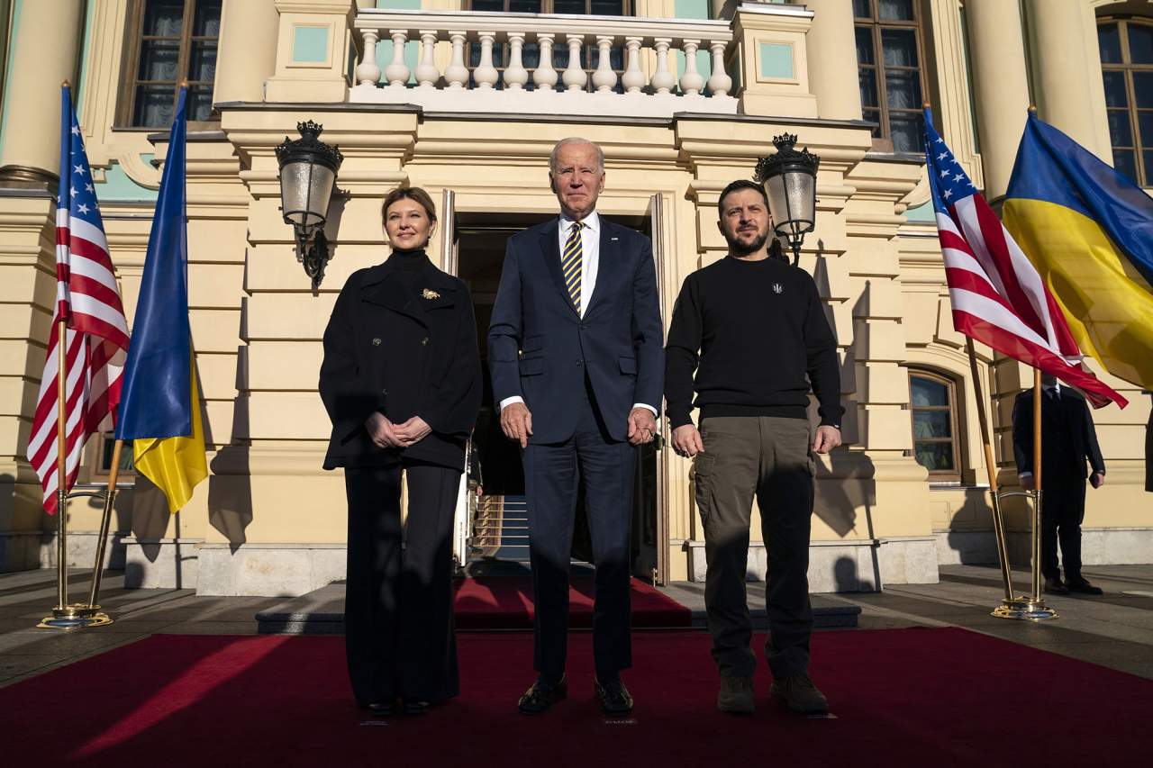 Chùm ảnh: Ông Biden đến Kiev giữa còi báo động không kích
