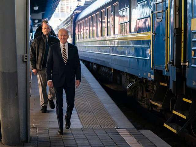 Bên trong chuyến tàu đặc biệt chở Tổng thống Biden đến Ukraine