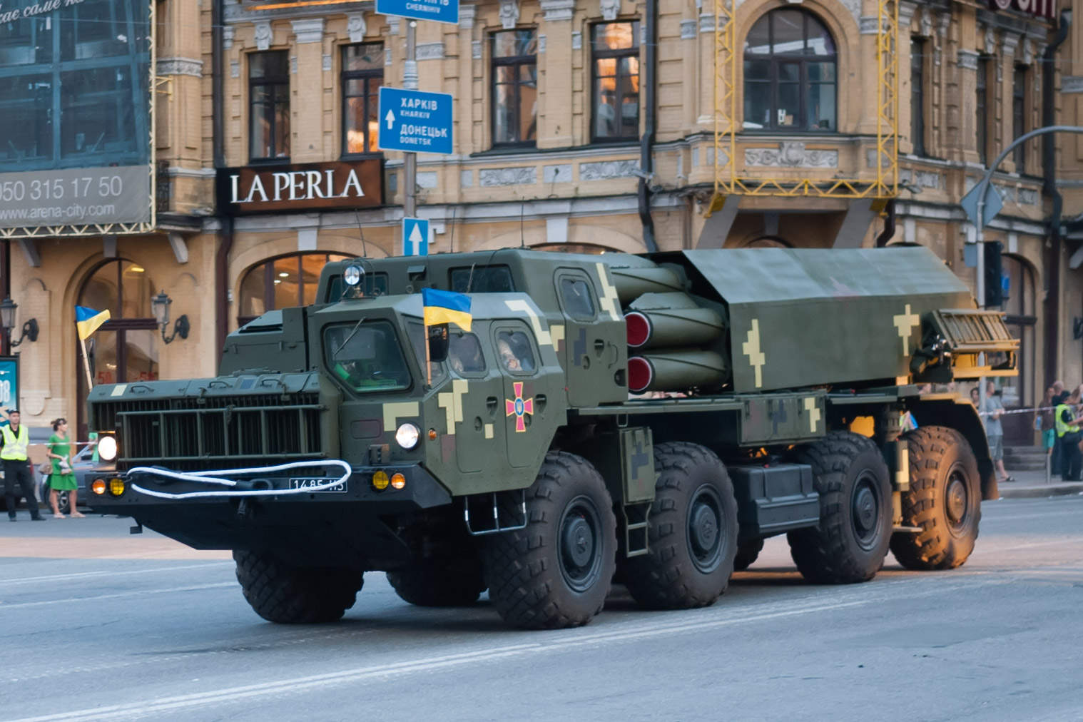 Loạt vụ nổ rung chuyển Mariupol, Ukraine sử dụng vũ khí tầm xa mới?