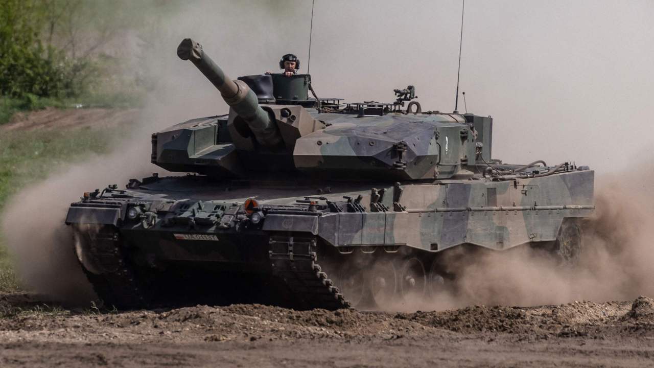 Quốc gia phương Tây đầu tiên gửi xe tăng chủ lực Leopard 2 tới Ukraine