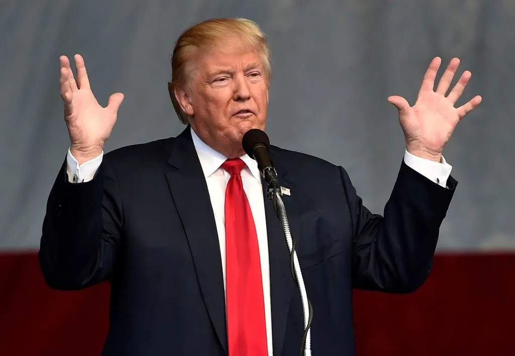 Ông Trump phê ông Biden