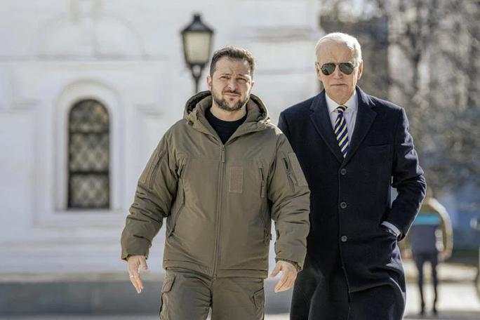 Vì sao chuyến thăm Ukraine của tổng thống Mỹ “qua mặt được tất cả”?