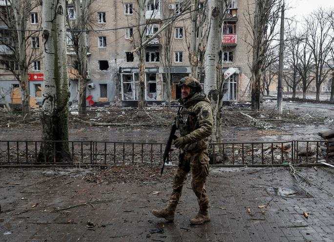 Bakhmut nóng thêm, nhân vật quan trọng của Mỹ đến Ukraine