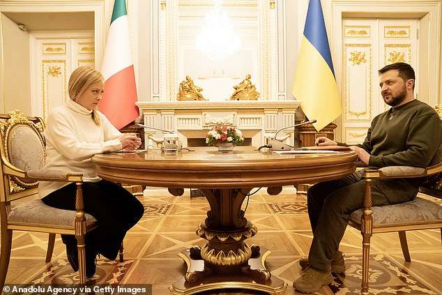 Bức ảnh hé lộ căng thẳng trong cuộc gặp giữa nữ Thủ tướng Italia và ông Zelensky