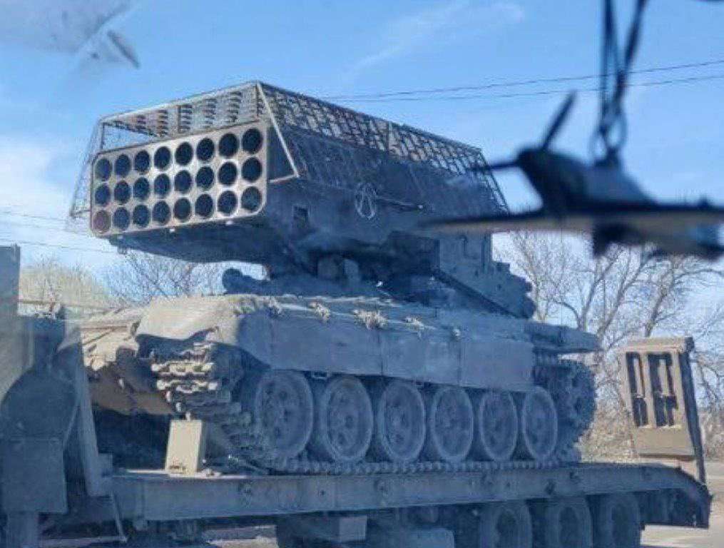 Hỏa thần nhiệt áp TOS-1A của Nga xuất hiện với hình dạng khác lạ ở Ukraine